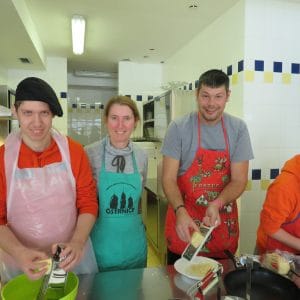 Dogodka za ozaveščanje: Prišijmo si gumb in Ne mečmo hrane stran (Cerknica) – Zavod Jezerski hram