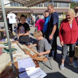 Dogodka za ozaveščanje: Prišijmo si gumb in Ne mečmo hrane stran  (Nova vas) – Zavod Jezerski hram